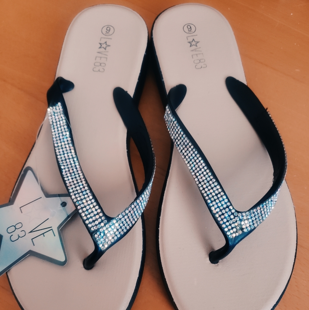 New L⭐VE83 Sandals